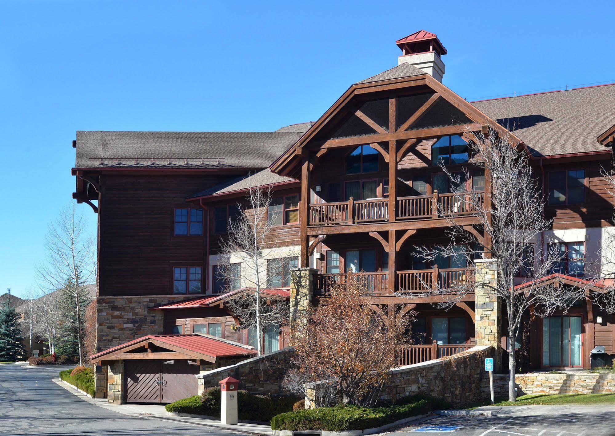 Lodge At Brookside Avon Village Exterior photo